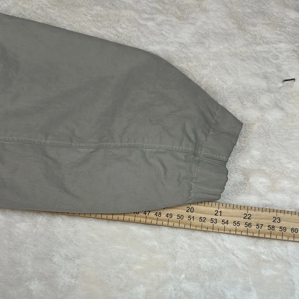 Gray Lightweight‎ Windbreaker Jacket with Elastic Cuffs